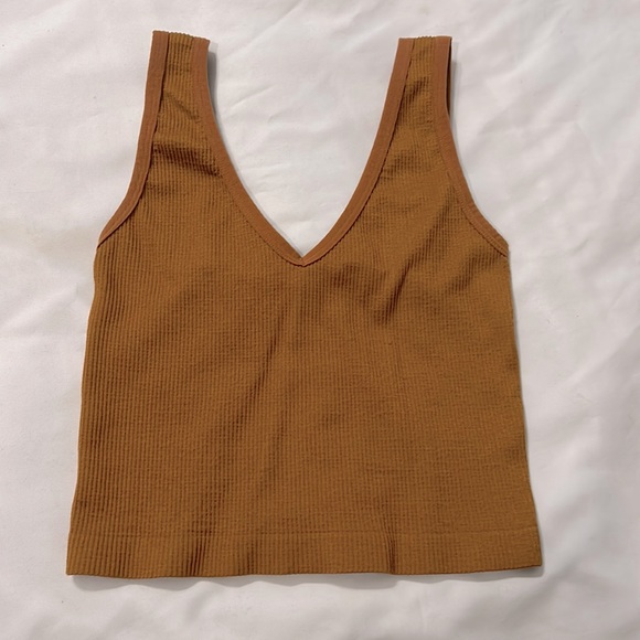 Caramel colored ribbed crop tank - Picture 1 of 2